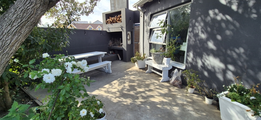 4 Bedroom Property for Sale in Waves Edge Western Cape